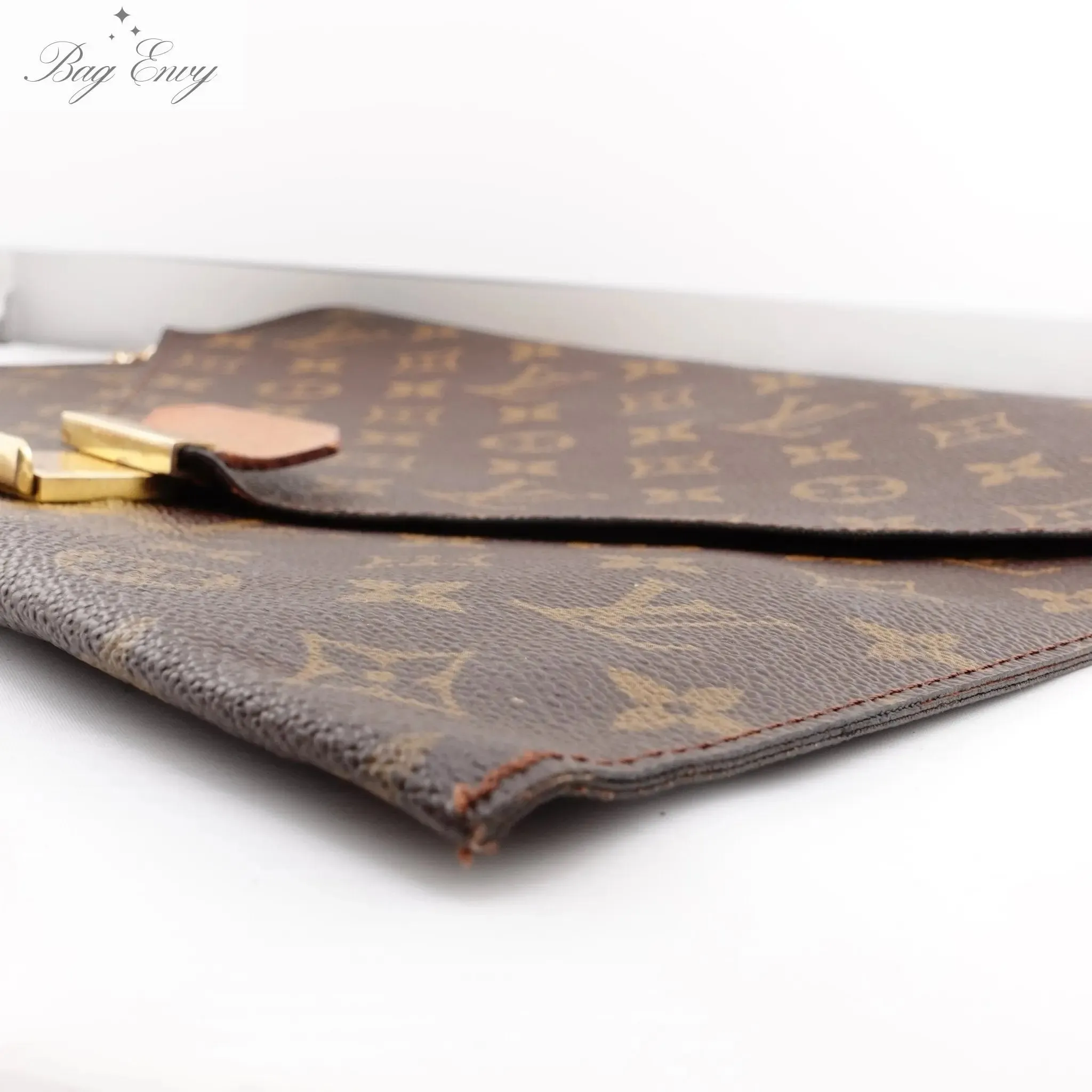 LOUIS VUITTON Monogram Pochette Platt with Chain