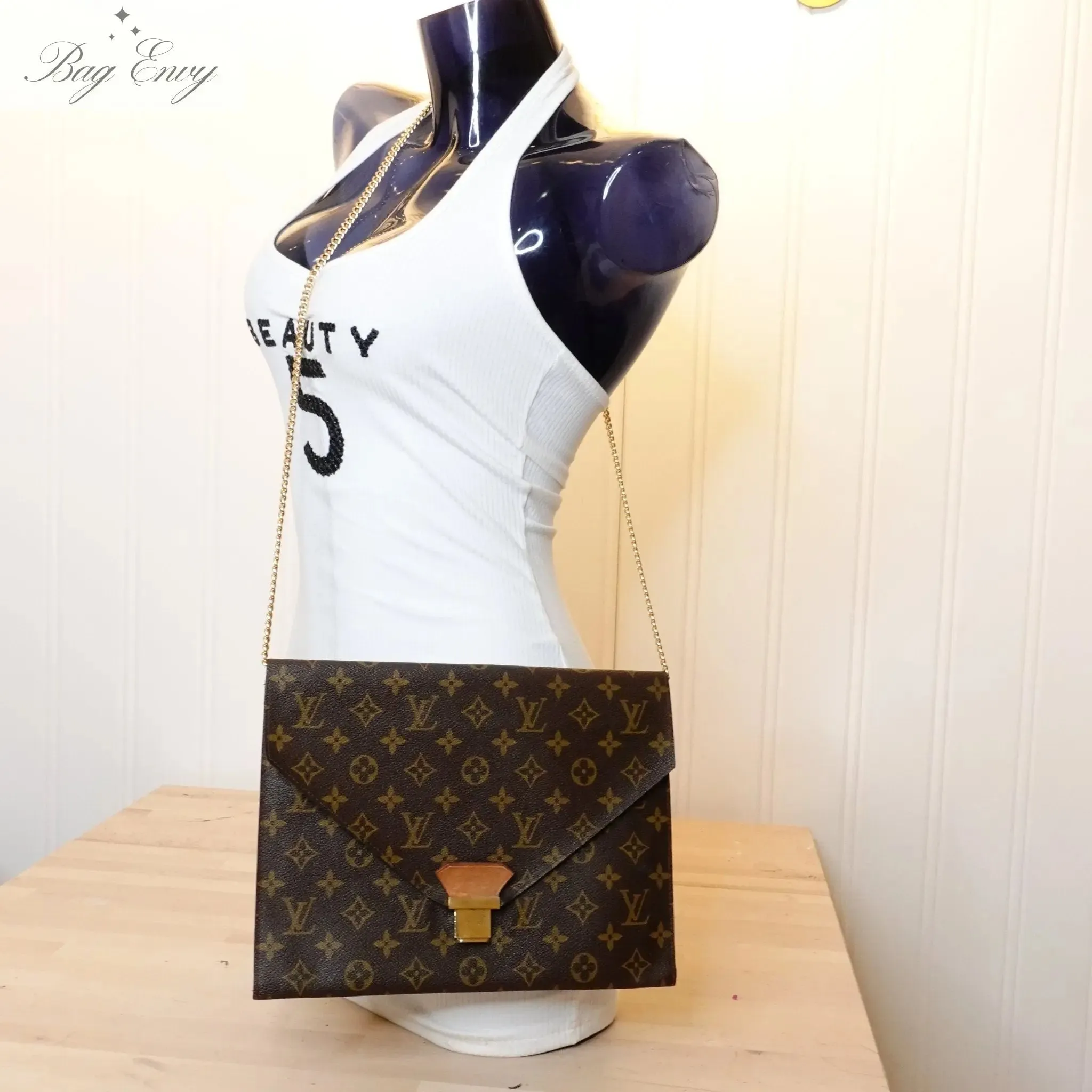 LOUIS VUITTON Monogram Pochette Platt with Chain