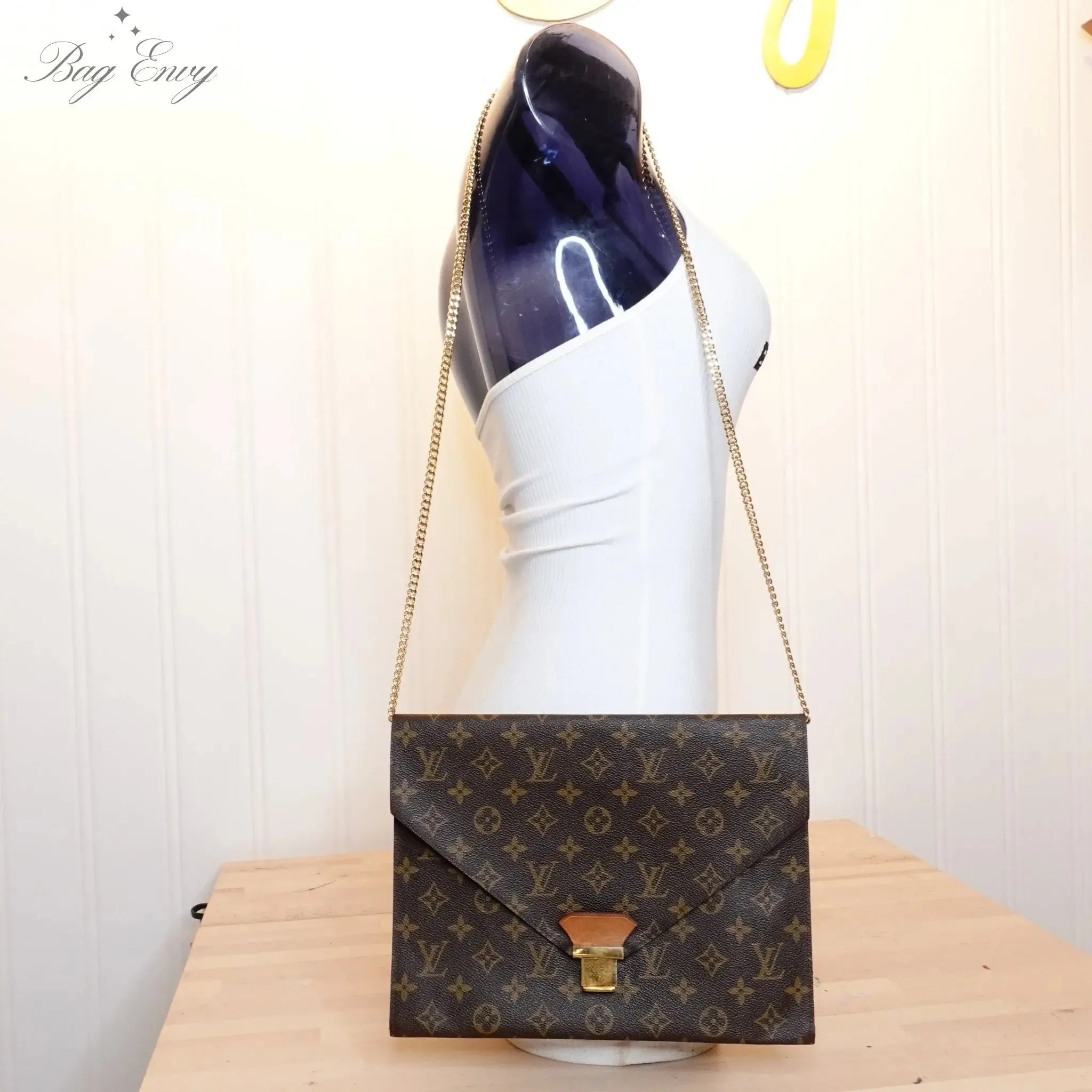 LOUIS VUITTON Monogram Pochette Platt with Chain